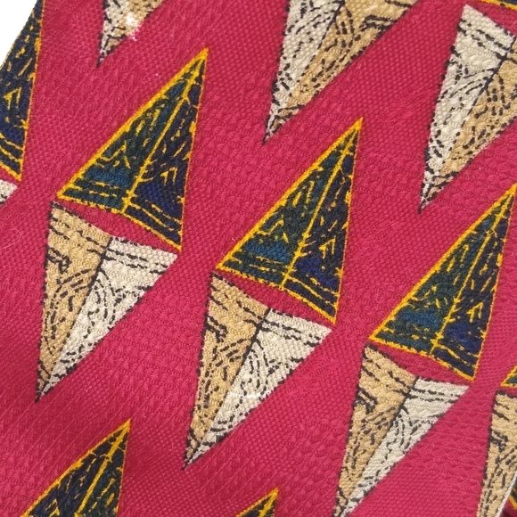 Vibrant Farah 100% Silk Red Geometric Pattern Foulard Necktie Men's Tie - Picture 2 of 11